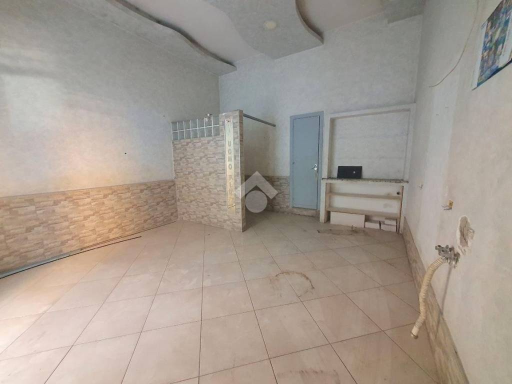 locale commerciale in affitto ad Arzano