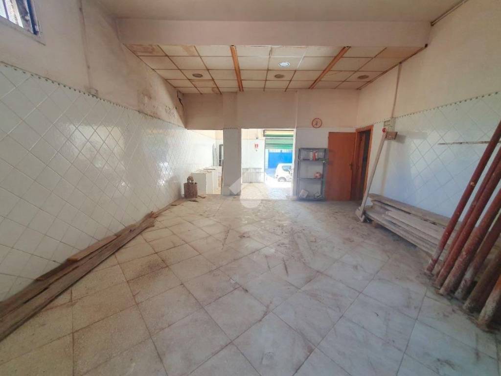 locale commerciale in affitto ad Arzano