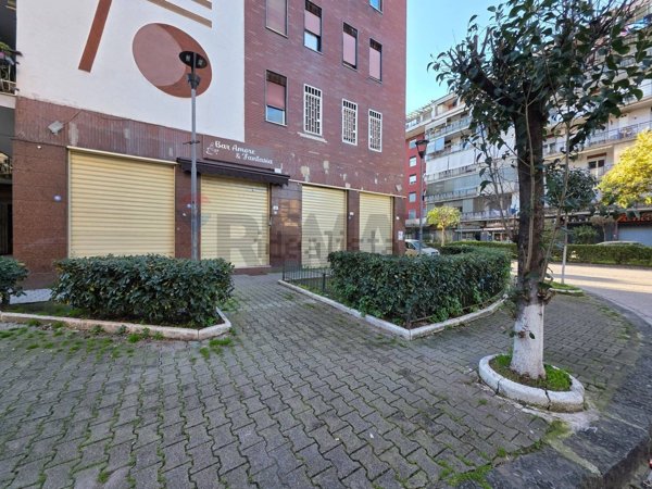 locale commerciale in affitto ad Arzano