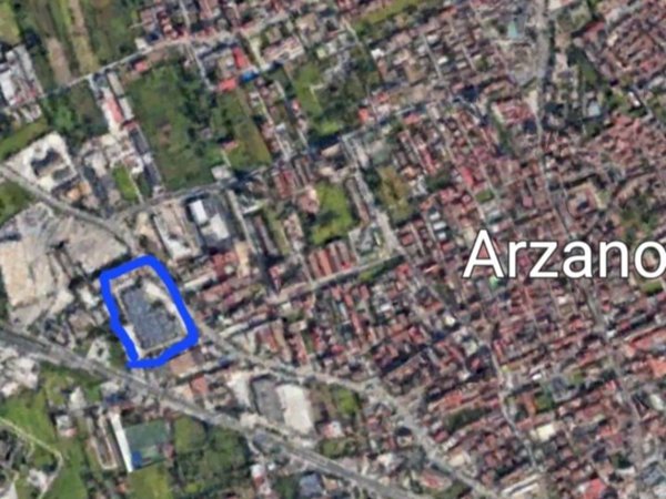 locale commerciale in affitto ad Arzano