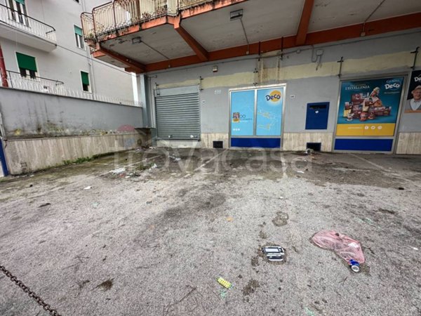 negozio in affitto ad Arzano