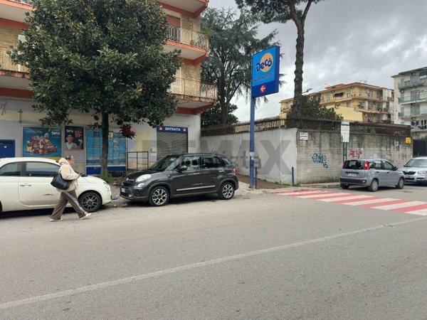 locale commerciale in affitto ad Arzano