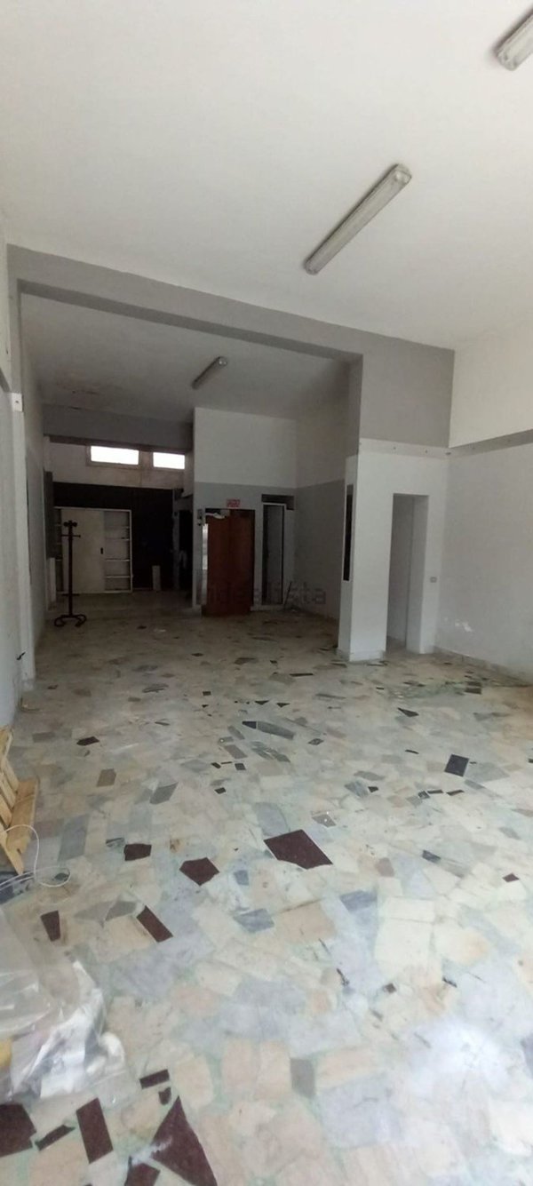 locale commerciale in affitto ad Arzano