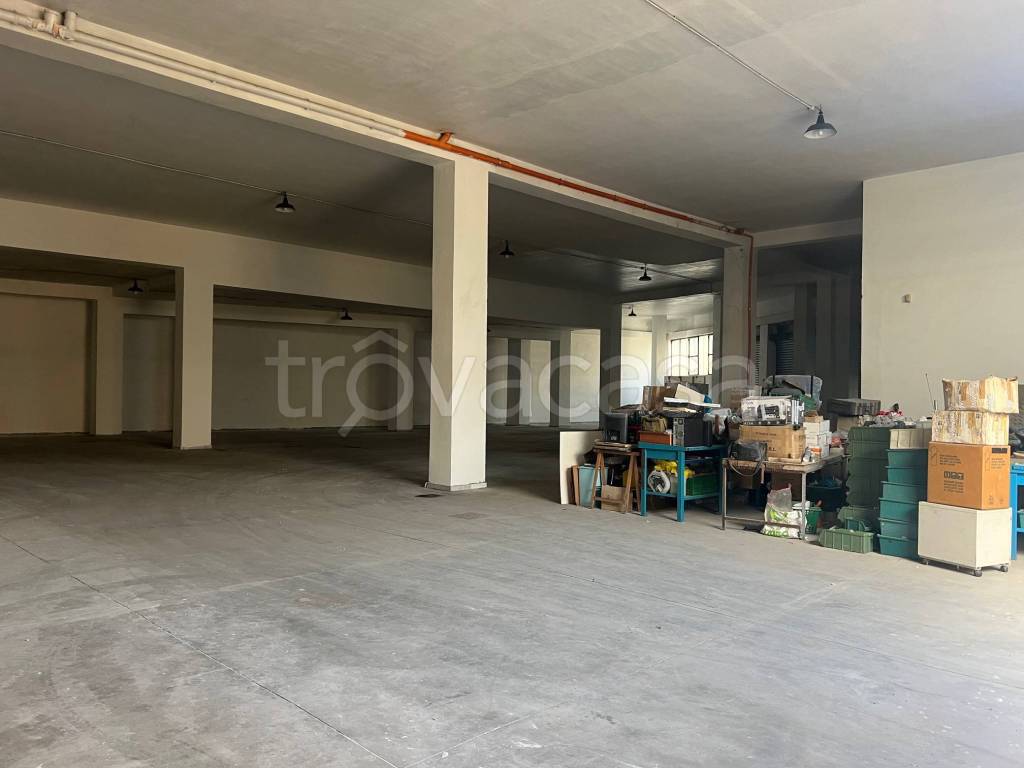 locale commerciale in affitto ad Arzano