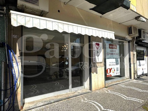 negozio in affitto ad Arzano
