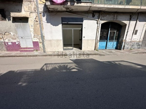 negozio in affitto ad Arzano