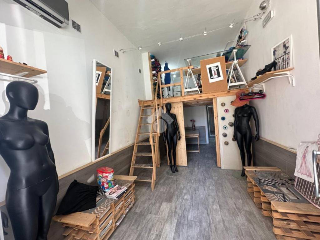 negozio in affitto ad Arzano