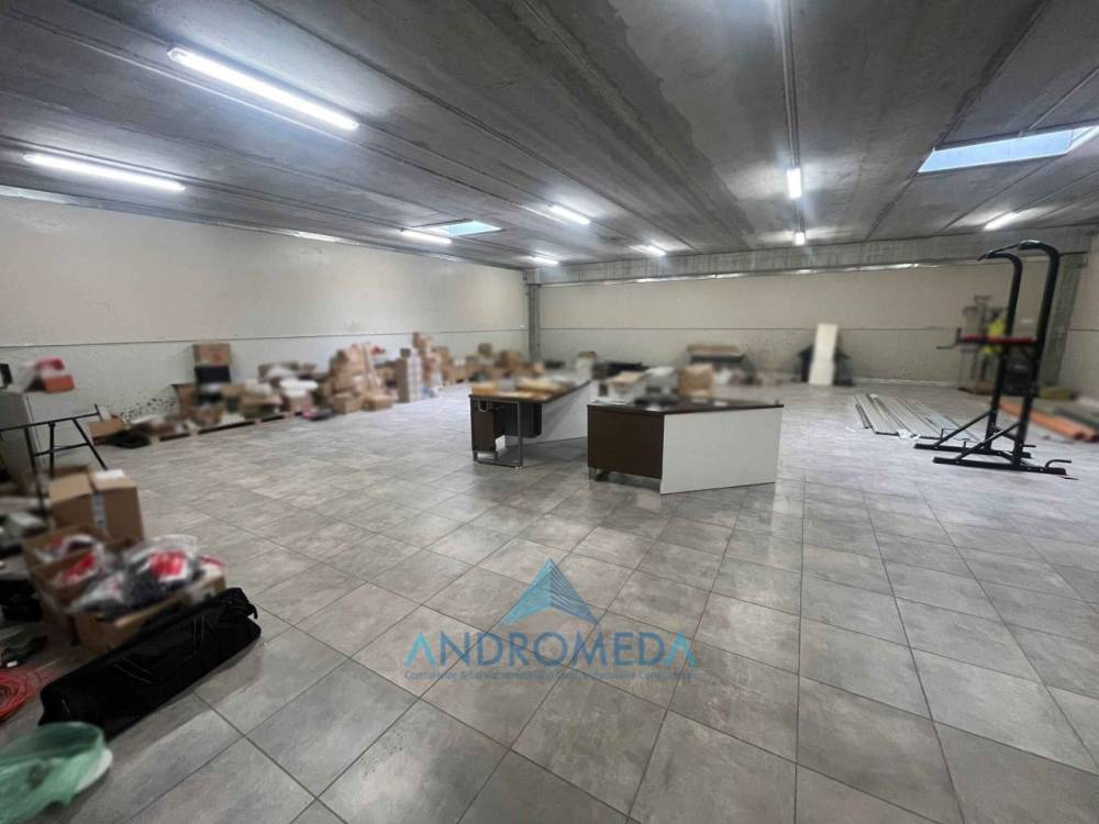 locale commerciale in affitto ad Arzano