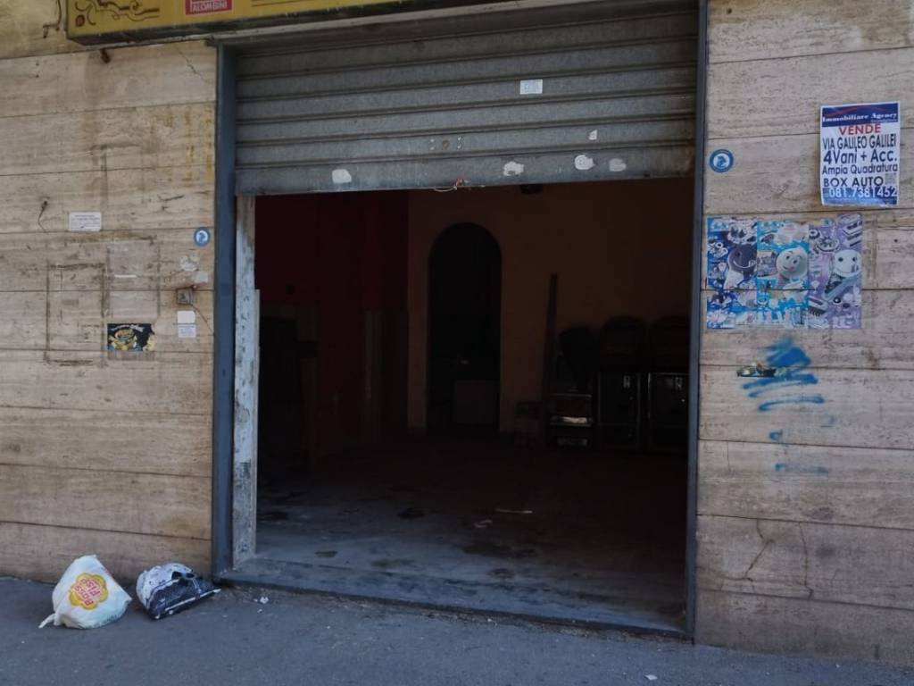 negozio in affitto ad Arzano