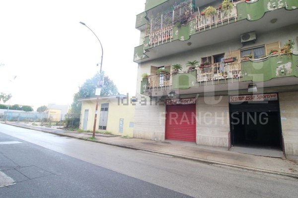 locale commerciale in affitto ad Arzano