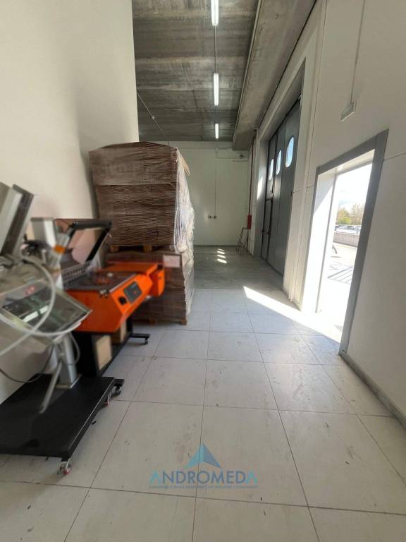 locale commerciale in affitto ad Arzano