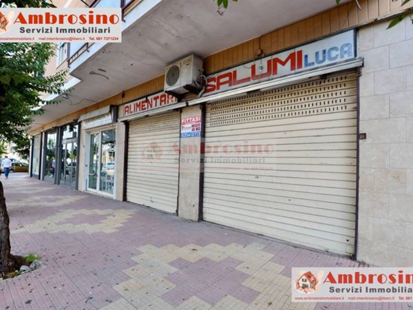 negozio in affitto ad Arzano