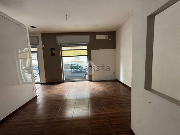 locale commerciale in affitto ad Arzano