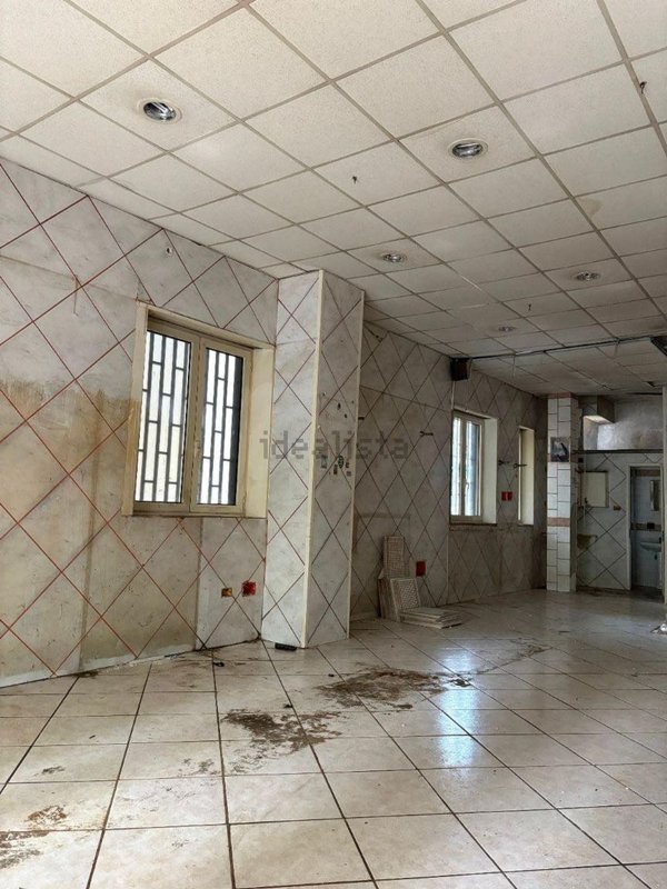 locale commerciale in affitto ad Arzano