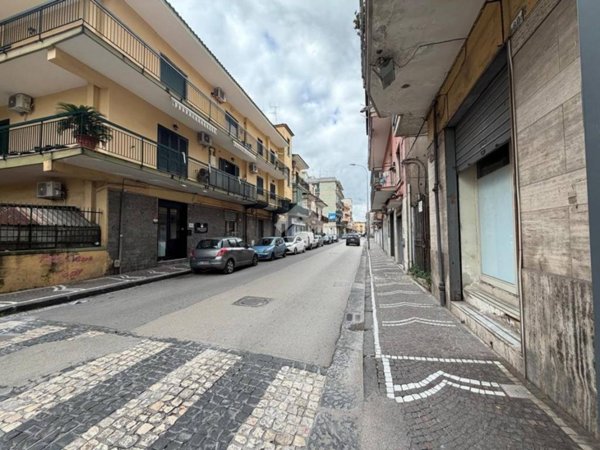 negozio in affitto ad Arzano