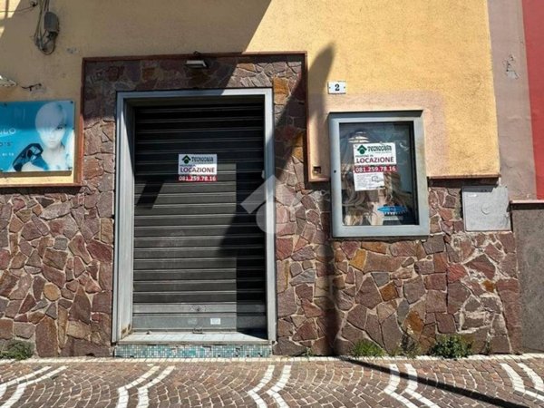 negozio in affitto ad Arzano
