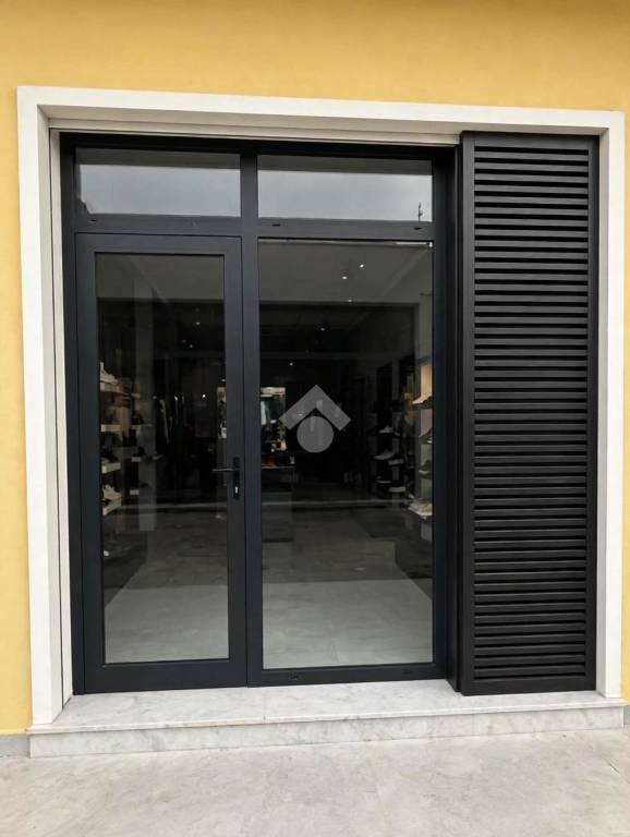 negozio in affitto ad Arzano