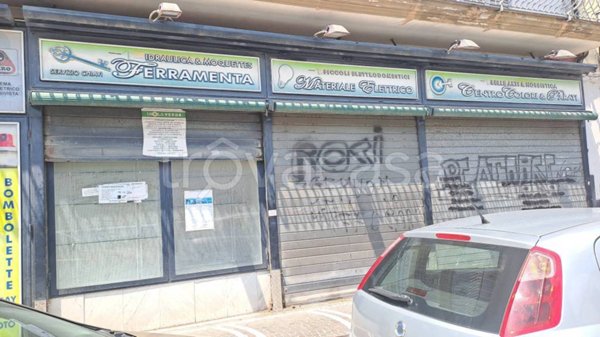 negozio in affitto ad Arzano