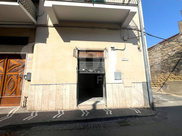 negozio in affitto ad Arzano