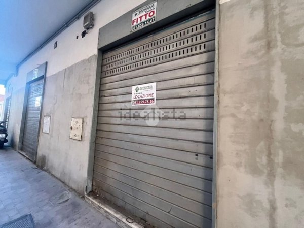 locale commerciale in affitto ad Arzano