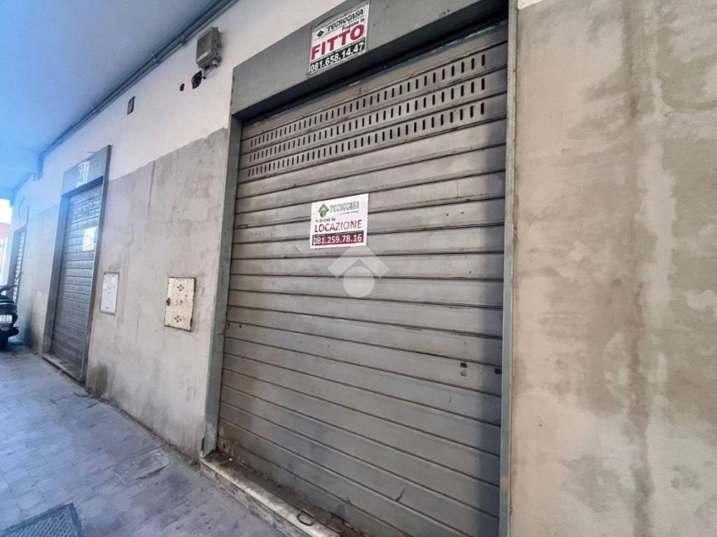 negozio in affitto ad Arzano