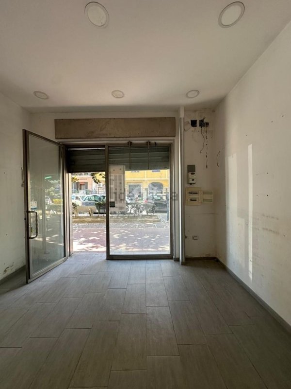 locale commerciale in affitto ad Arzano