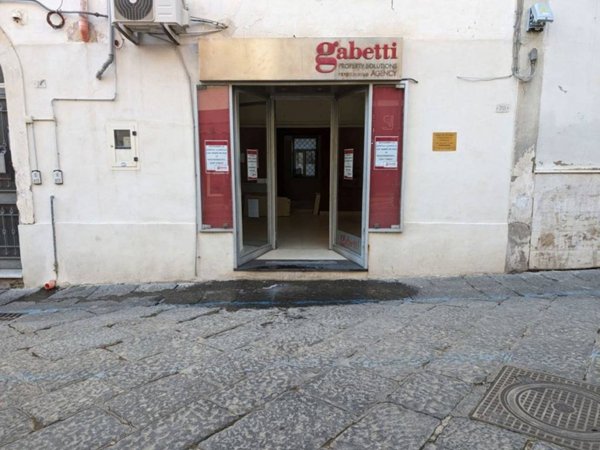 locale commerciale in affitto a Bacoli