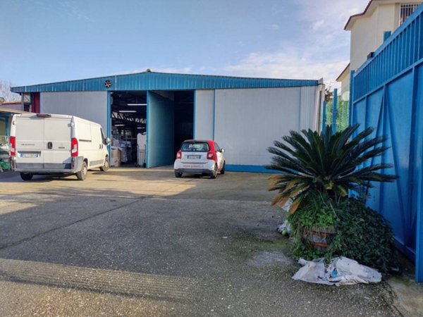 locale commerciale in affitto a Bacoli
