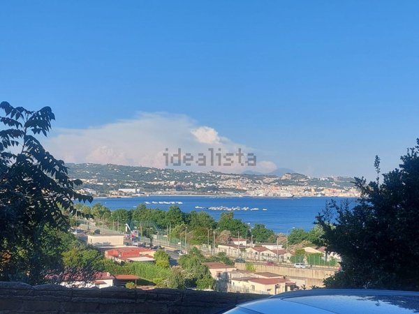 locale commerciale in affitto a Bacoli in zona Baia