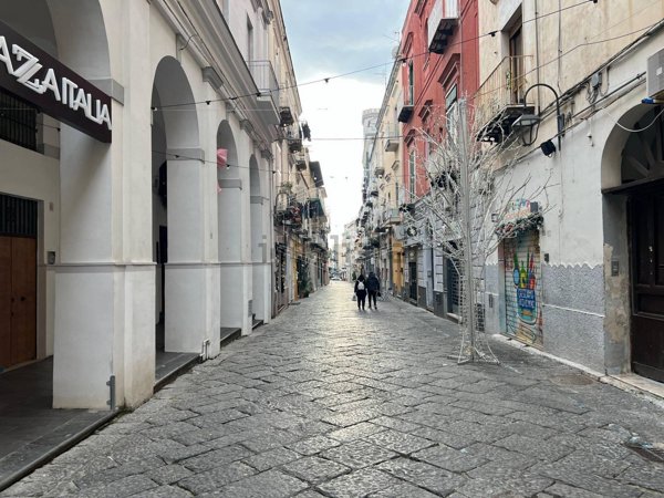 locale commerciale in affitto a Bacoli