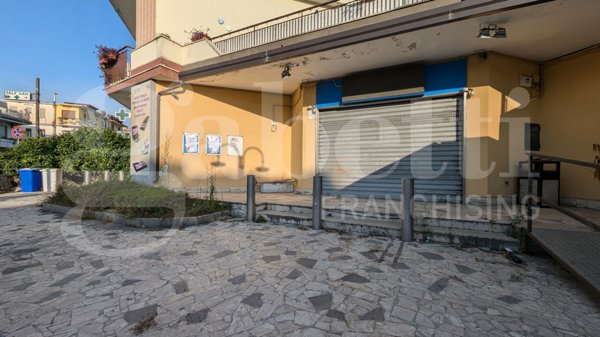 negozio in affitto a Bacoli in zona Fusaro