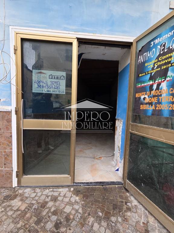 negozio in affitto a Bacoli