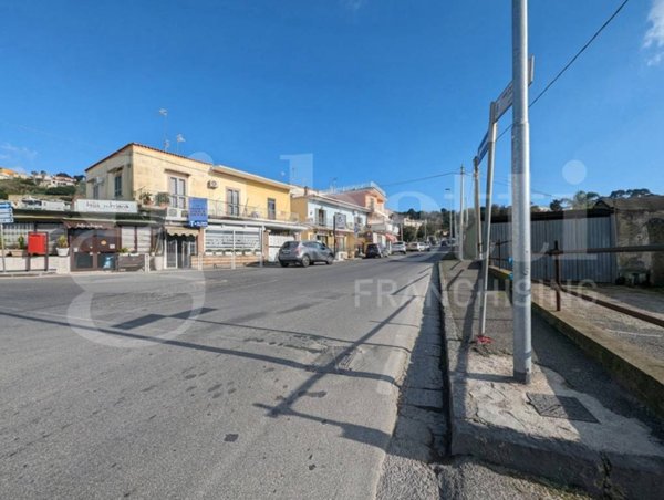 negozio in affitto a Bacoli in zona Fusaro