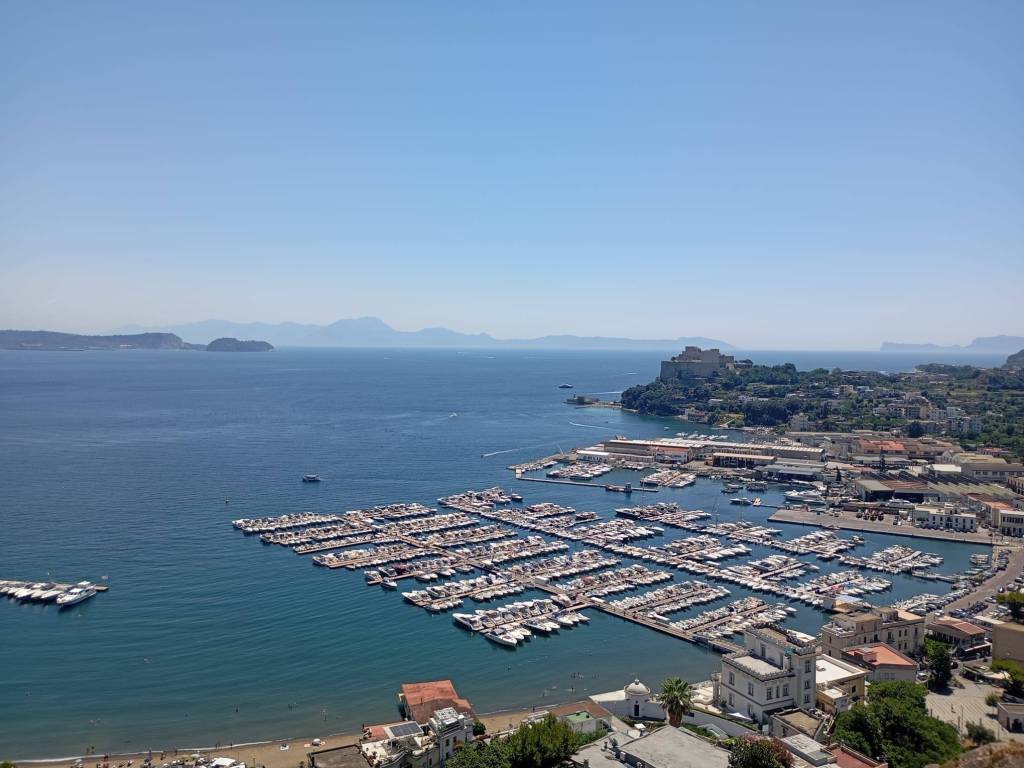 appartamento in affitto a Bacoli in zona Baia