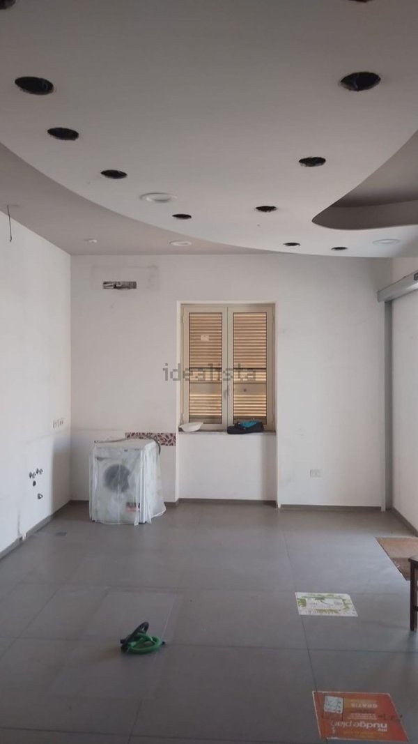 locale commerciale in affitto a Bacoli