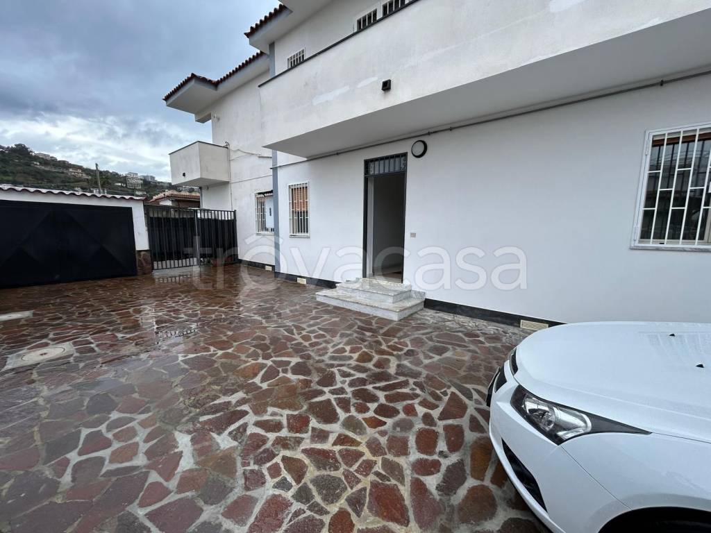 negozio in affitto a Bacoli