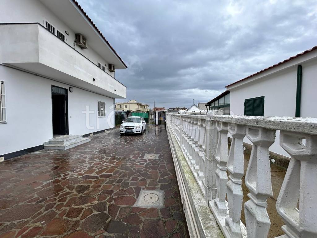 negozio in affitto a Bacoli