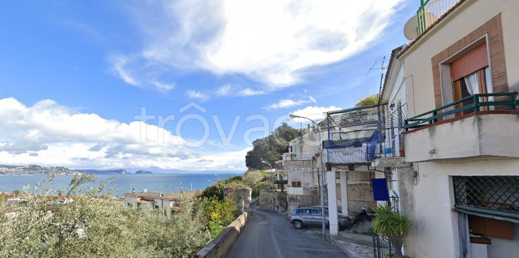 locale commerciale in affitto a Bacoli in zona Baia