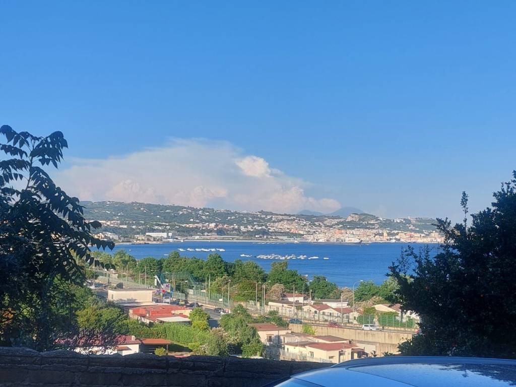 negozio in affitto a Bacoli in zona Baia