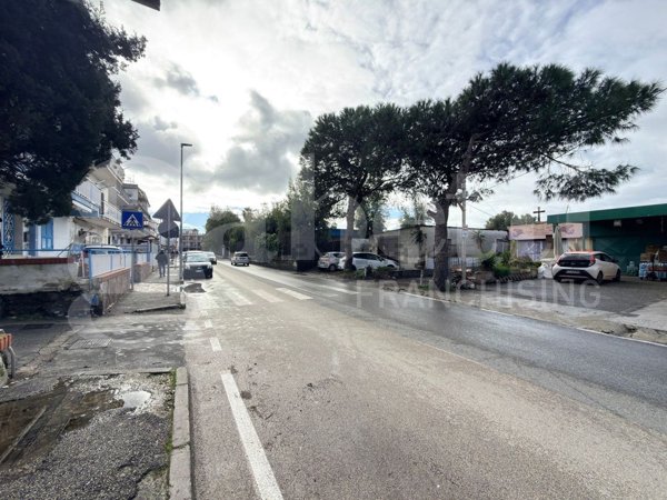 locale commerciale in affitto a Bacoli in zona Fusaro