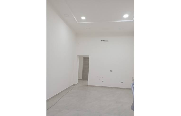 negozio in affitto a Bacoli in zona Fusaro