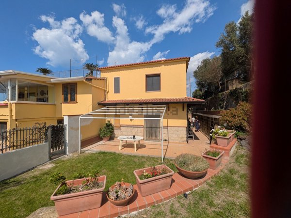 appartamento in affitto a Bacoli in zona Cuma