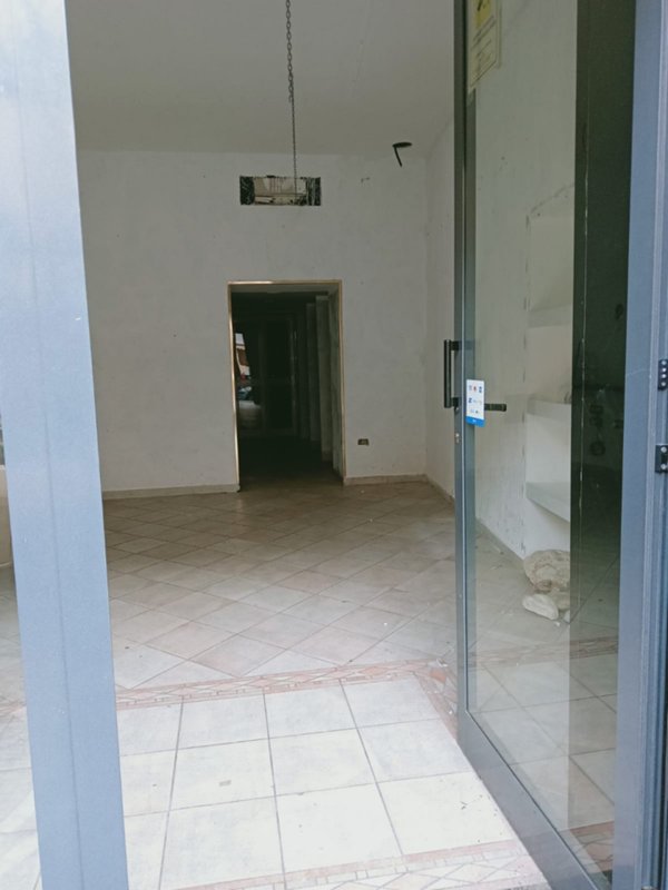 locale commerciale in affitto a Brusciano