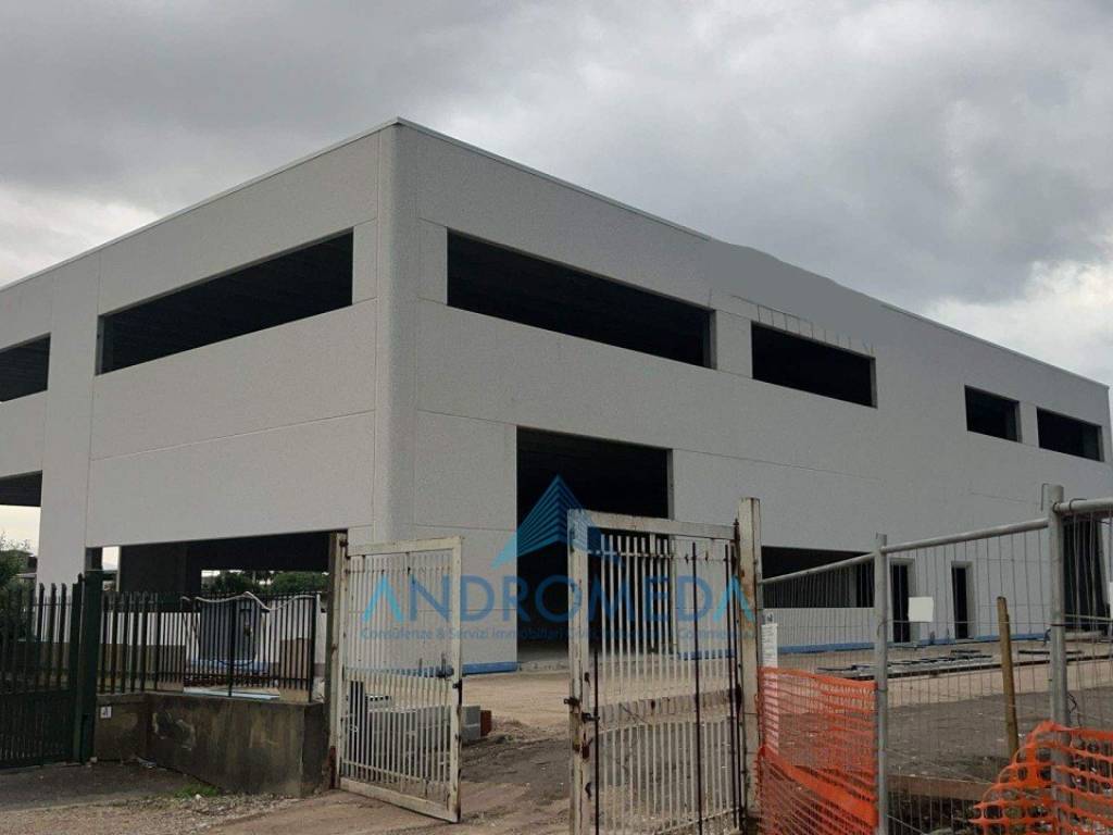 locale commerciale in affitto a Brusciano