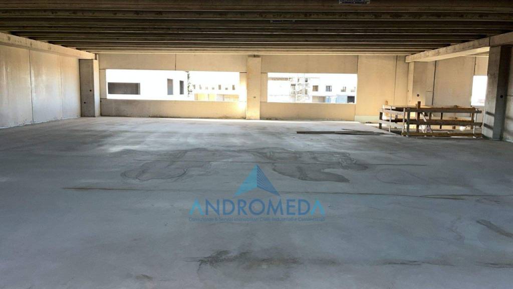 locale commerciale in affitto a Brusciano