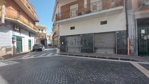 locale commerciale in affitto a Brusciano