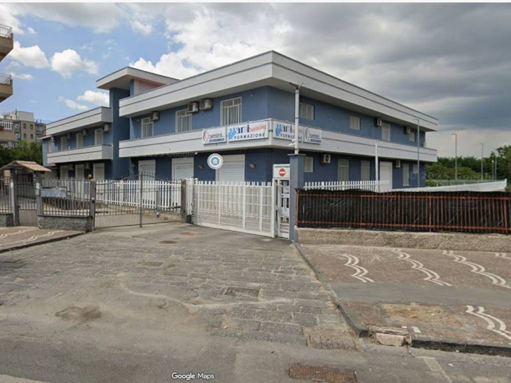 intera palazzina in affitto a Brusciano in zona De Ruggiero