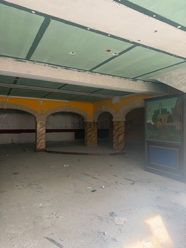 locale commerciale in affitto a Brusciano