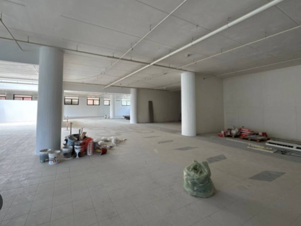 negozio in affitto a Brusciano