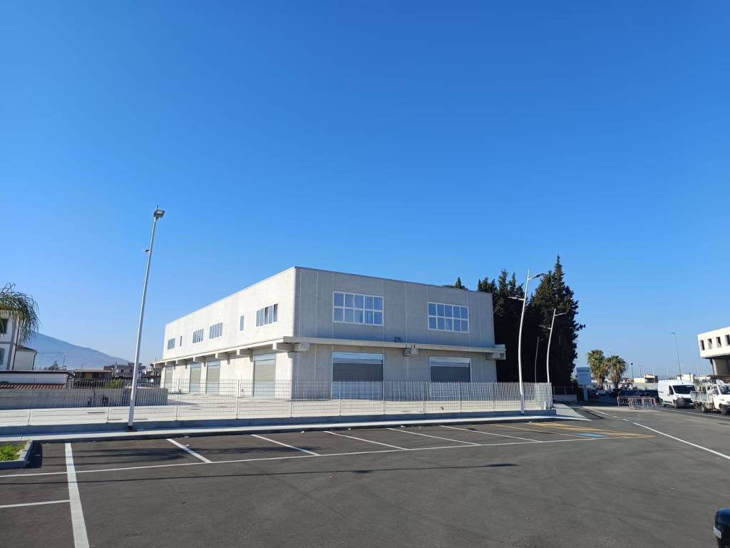 locale commerciale in affitto a Brusciano